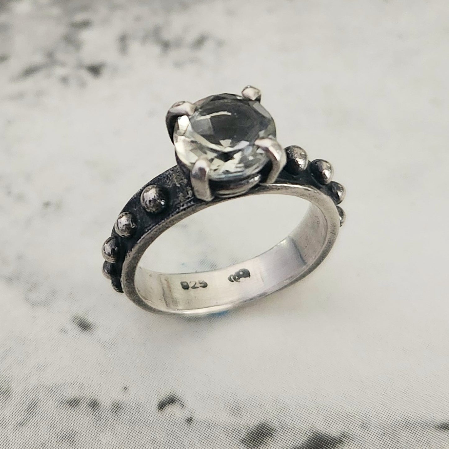 RADIANCE ring with green amethyst