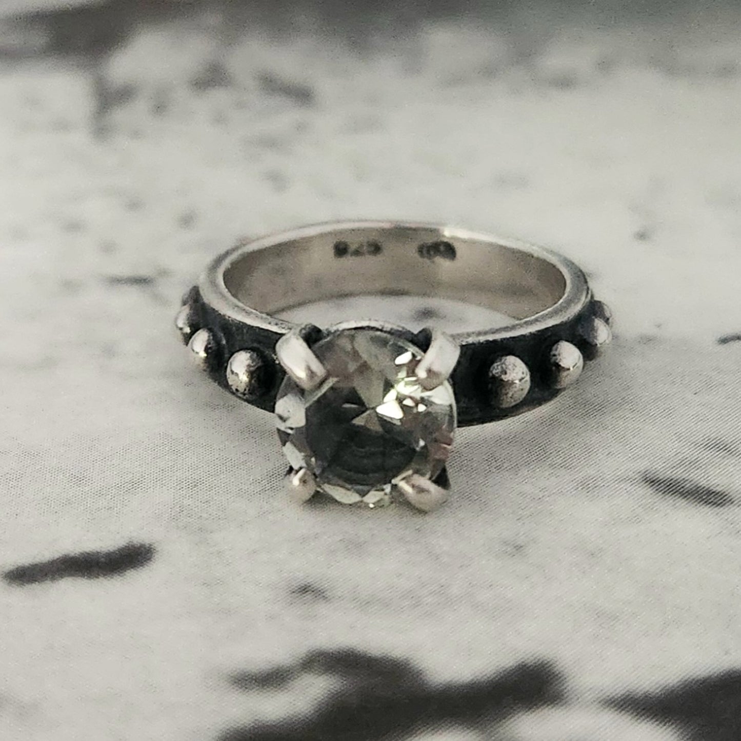 RADIANCE ring with green amethyst