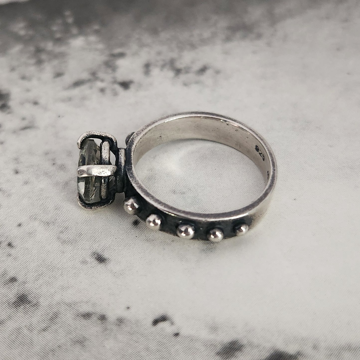 RADIANCE ring with green amethyst