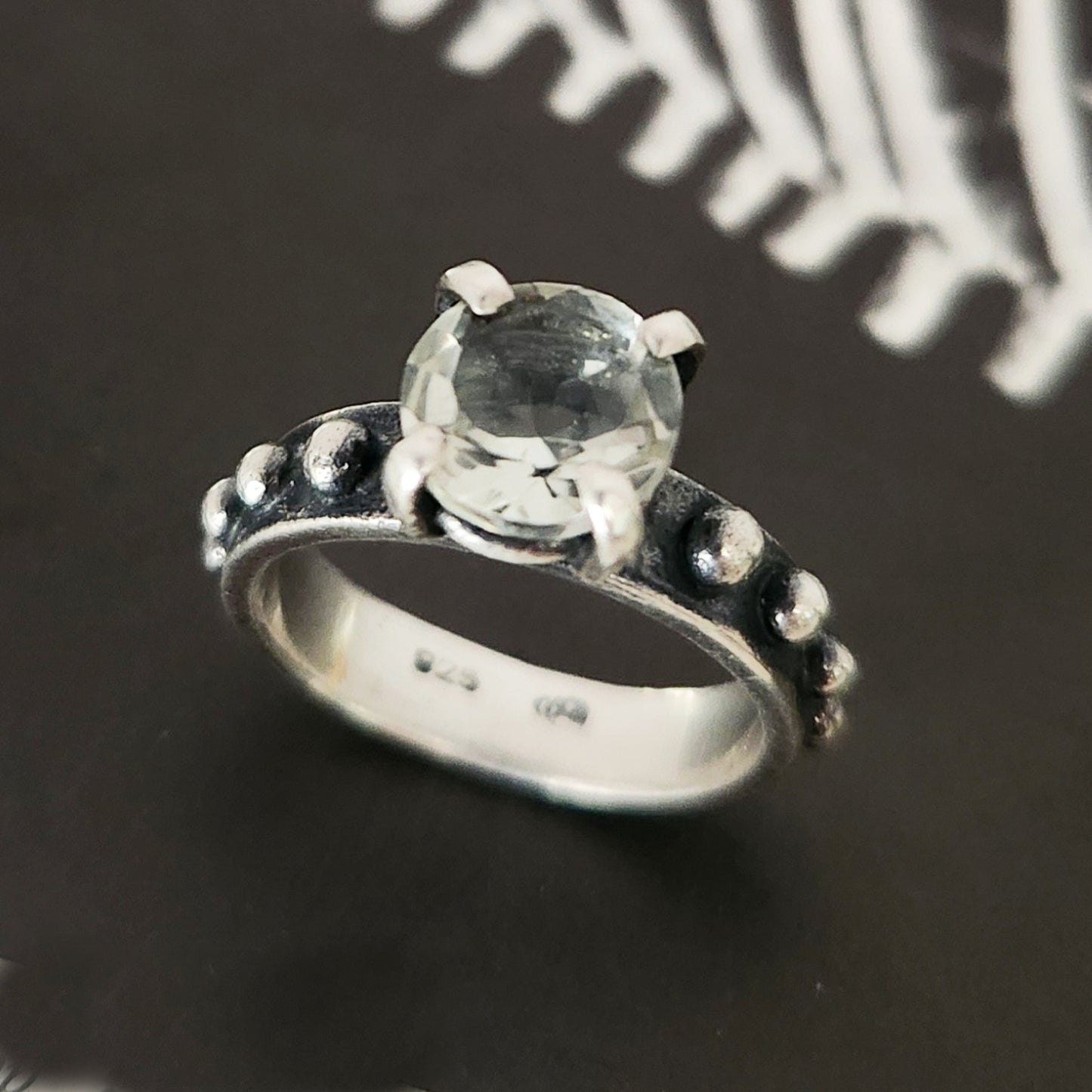 RADIANCE ring with green amethyst