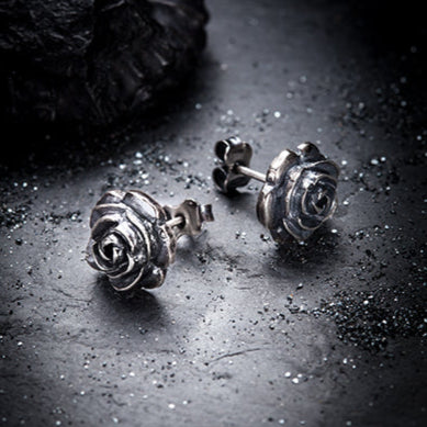 BLACK ROSES studs