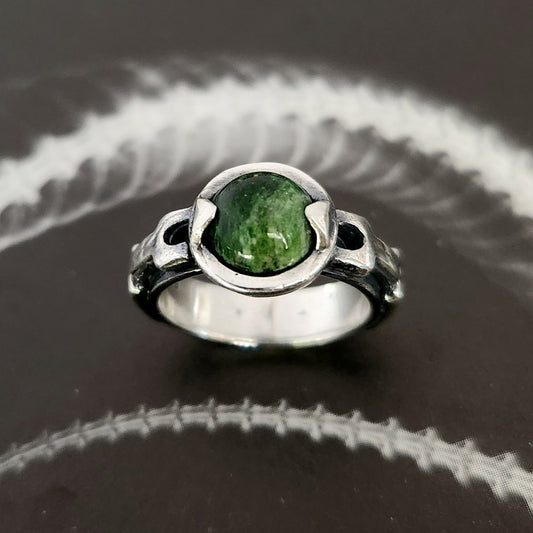 SHOCK THERAPY ring with chrome diopside