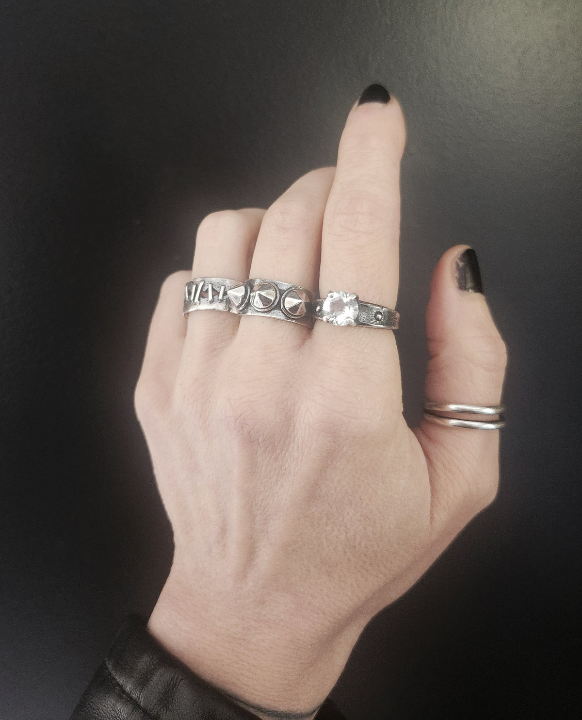 SOLITARY REIGN ring with white topaz