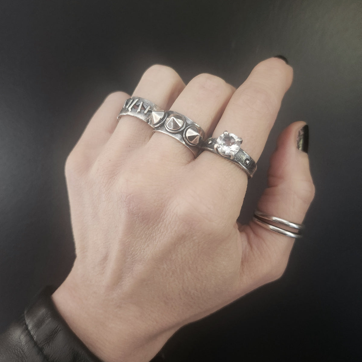 SOLITARY REIGN ring with white topaz