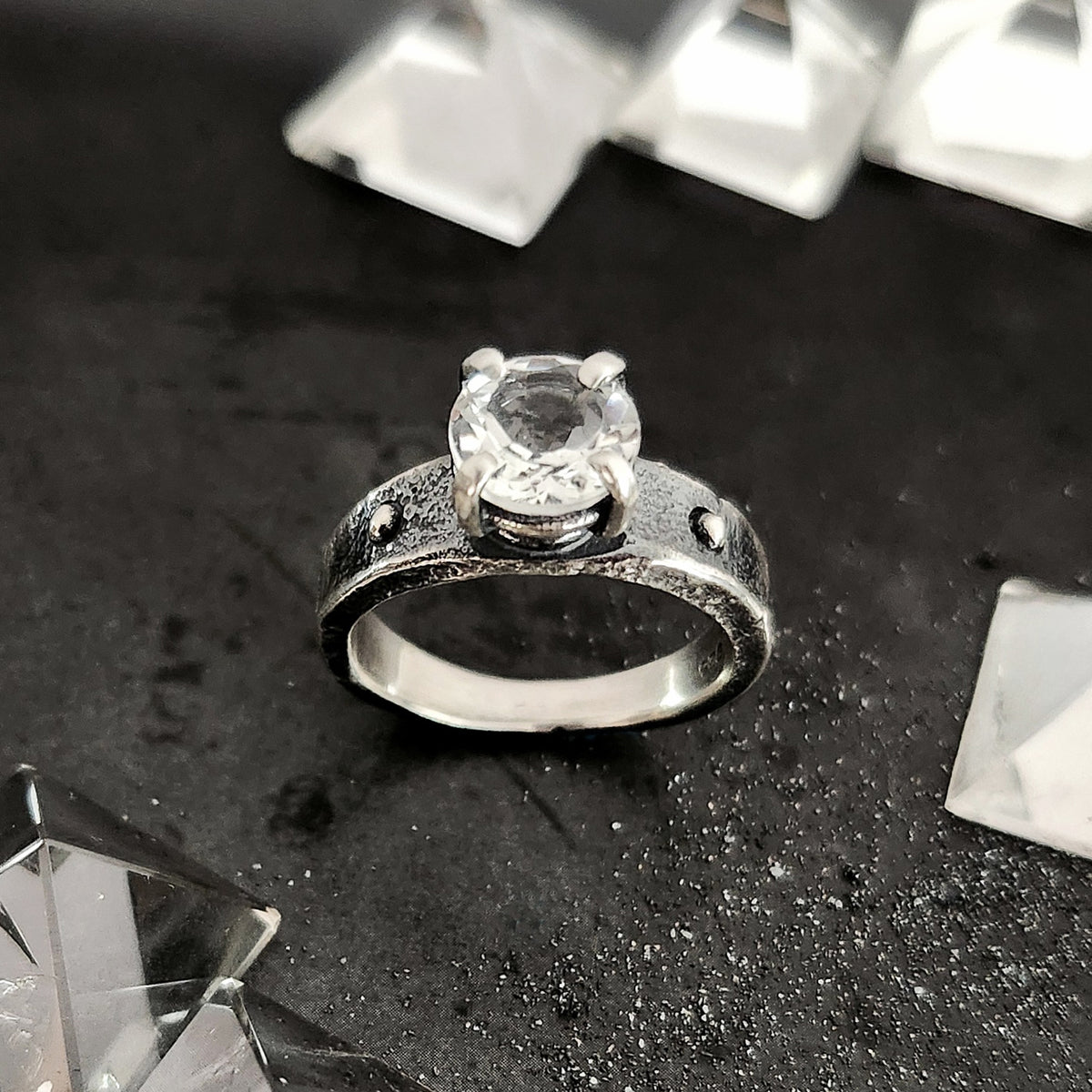 SOLITARY REIGN ring with white topaz