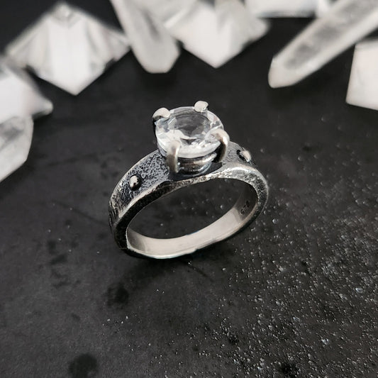 SOLITARY REIGN ring with white topaz