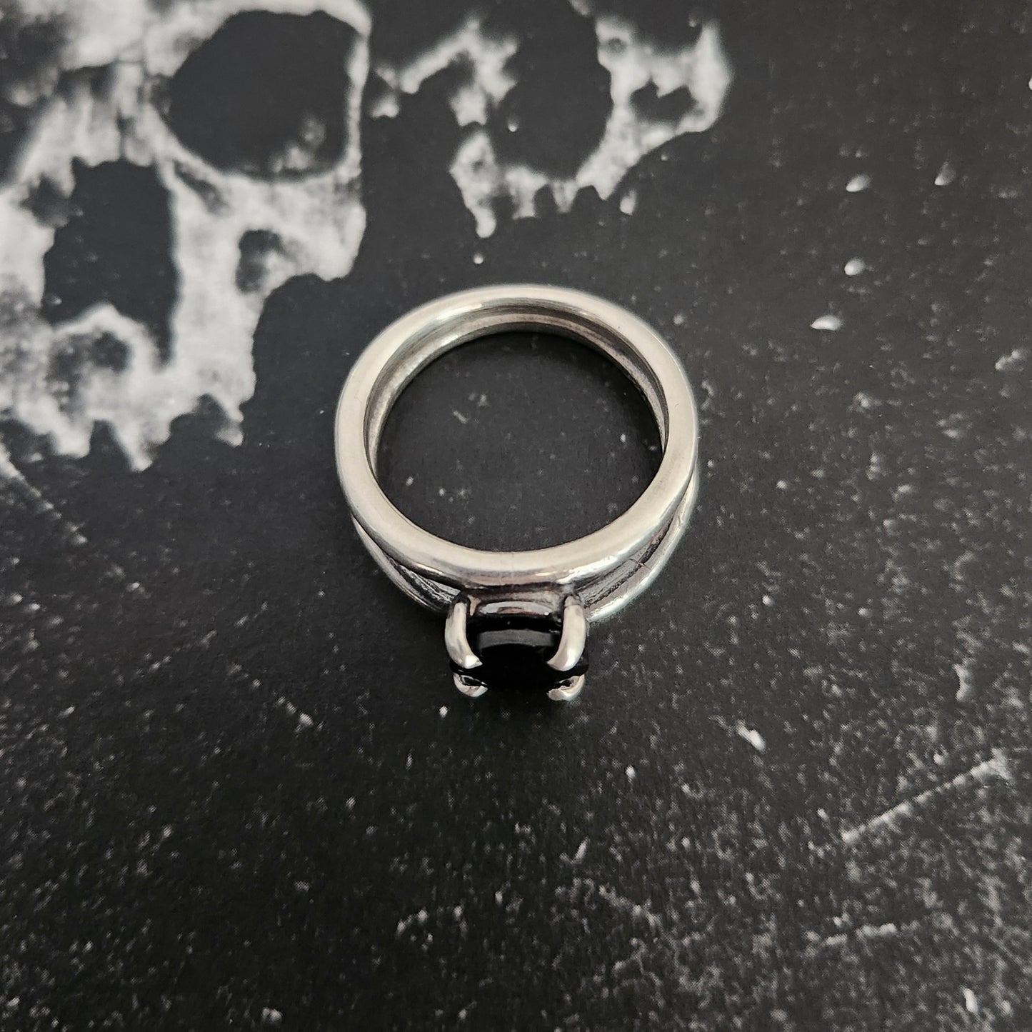 BLACK SPINEL ring size 8