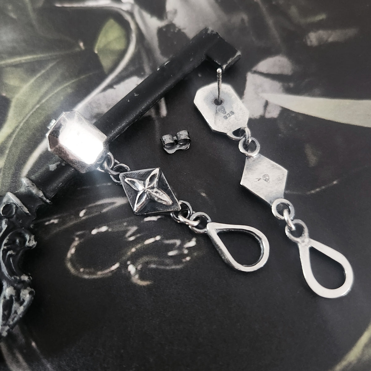 VESPERA earrings