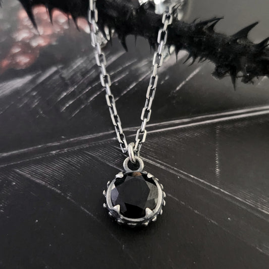 VENUS FLYTRAP necklace with spinel